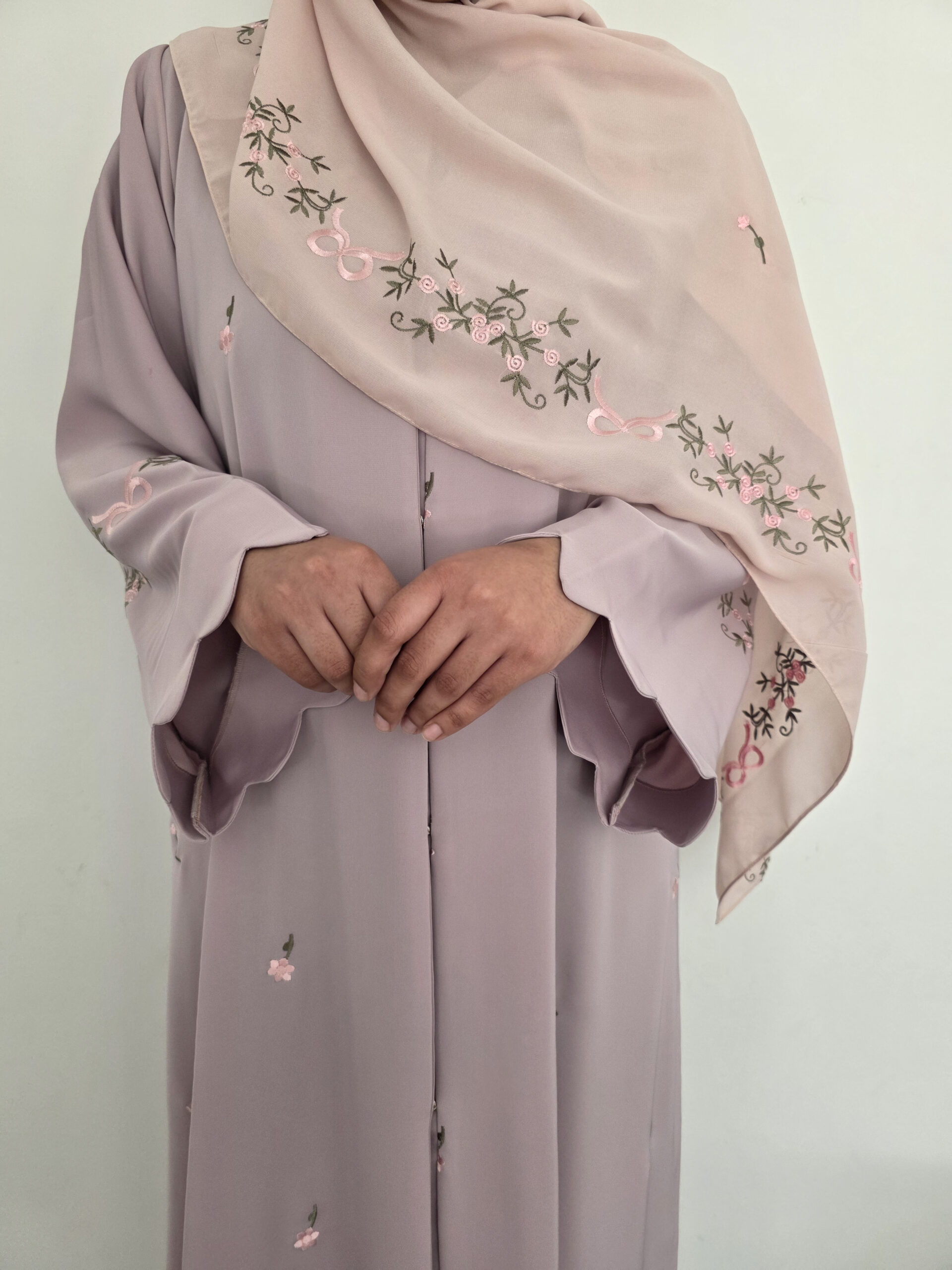 Rose Abaya — dusty rose abaya, close-up detail